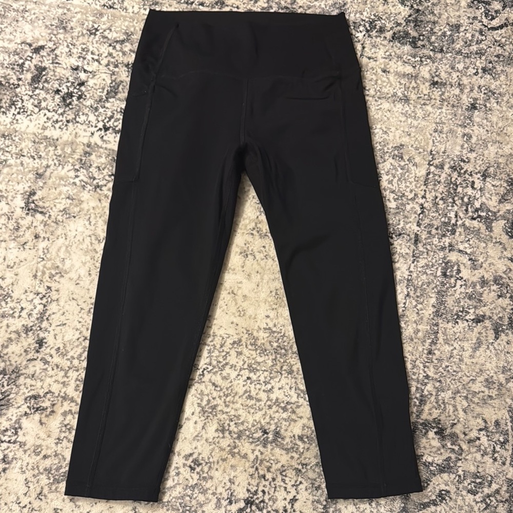 Zyia Active Black High-Waisted Capris